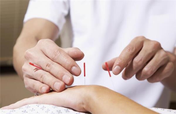 帮助患者康复的常用方法有:中医针灸,电疗,理疗,作业治疗,器械康复