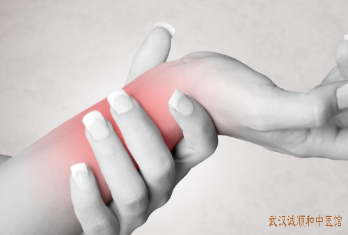 手腕关节扭伤中医如何治疗？