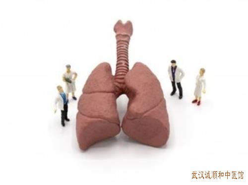 武汉中南路疑难杂症老中医李轩锦：肺病多年突发咳血夹痰气促微喘吃中药有用吗?