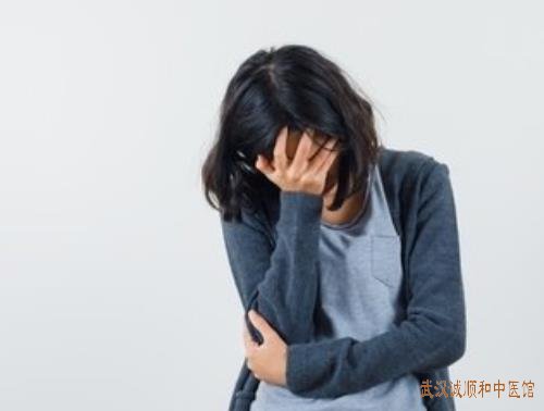 武汉洪山区有个名中医妇科门诊：子宫肌瘤下腹刺痛月经淋漓不断用什么方子治疗好?