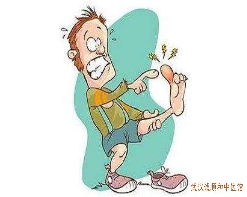 武汉江夏区厉害的风湿免疫科中医门诊：老人脚趾关节肿痛局部肤温稍高胸闷胸痛怎么调？