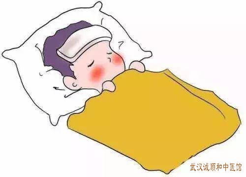 武汉黄龙山路有位老中医专家：小儿夜间发热面部潮红手足心热严重影响睡眠怎么治？