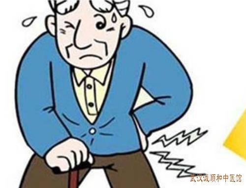 武汉治腰椎间盘突出的老中医:老年人腰部灼热胀痛遇热加重兼见尿黄大便黏滞怎么调理好?